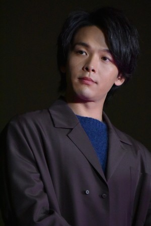 ドラマ『この恋あたためますか』制作発表会見に登場した中村倫也