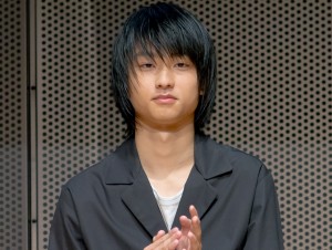 金曜ドラマ『恋する母たち』制作発表会見に出席した奥平大兼