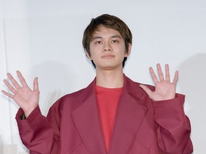 映画『とんかつDJアゲ太郎』初日舞台あいさつに登場した北村匠海