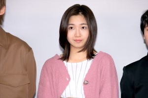 映画『たぶん』公開記念舞台あいさつに登壇した小野莉奈