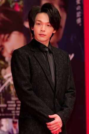 映画『ファーストラヴ』完成報告イベントに登場した中村倫也