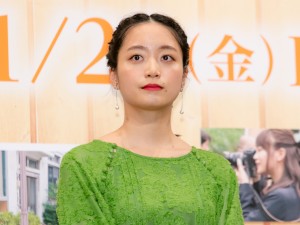 映画『おもいで写眞』完成報告会見に登場した深川麻衣