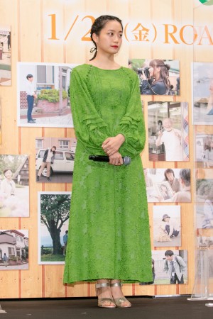 映画『おもいで写眞』完成報告会見に登場した深川麻衣