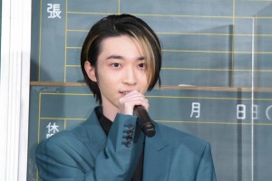 実写版『ホリミヤ』完成記念生配信イベントに登場した小野寺晃良