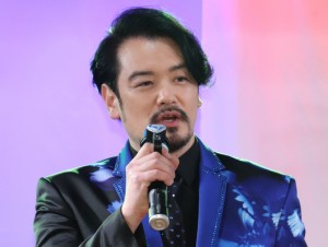 映画『スーパー戦闘 純烈ジャー』発表会見に登場した小田井涼平