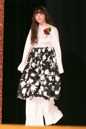 2020年 第94回キネマ旬報ベスト・テン発表&表彰式に登場したモトーラ世理奈