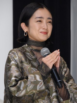 映画『樹海村』初日舞台あいさつに登場した安達祐実