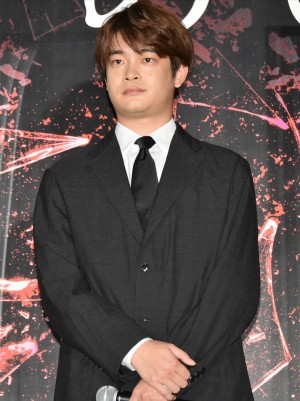 映画『砕け散るところを見せてあげる』完成報告舞台あいさつに登場した井之脇海