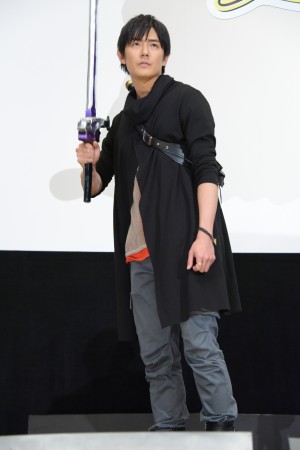 映画『騎士竜戦隊リュウソウジャー 特別編』公開記念舞台あいさつに登壇した長田成哉