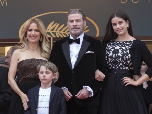 ケリー・プレストン、ジョン・トラヴォルタ、娘のエラ・ブルー・トラヴォルタ、息子のベンジャミン・トラヴォルタ(2018年のカンヌ国際映画祭にて)