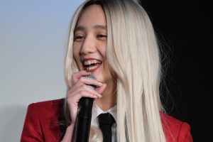 ドラマ『賭ケグルイ双』完成報告イベントに登場した長井短