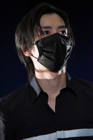 映画『ブレイブ ‐群青戦記‐』公開後舞台あいさつにサプライズ登場した飯島寛騎