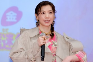 『映画クレヨンしんちゃん 謎メキ!花の天カス学園』完成披露試写会に登場した仲里依紗