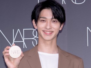 NARS新クッションファンデーション発売記念会見に登場した横浜流星