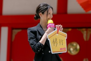 菜々緒、映画『地獄の花園』祈願イベントに登場