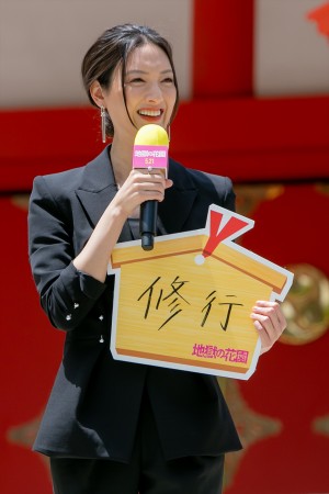 菜々緒、映画『地獄の花園』祈願イベントに登場