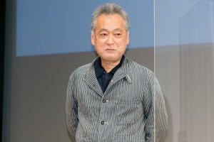 映画『明日の食卓』完成報告会に出席した瀬々敬久監督