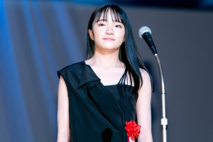 第30回日本映画批評家大賞授賞式に出席した服部樹咲