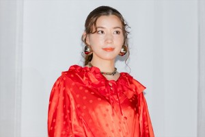 映画『はるヲうるひと』公開記念舞台あいさつに登場した仲里依紗