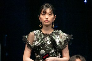 ドラマ『全裸監督 シーズン2』ワールドプレミアに登場した冨手麻妙