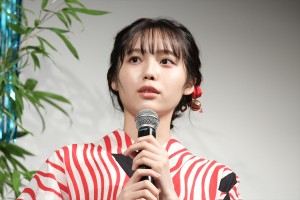 映画『星空のむこうの国』七夕直前完成披露試写会舞台あいさつイベントに登壇した秋田汐梨