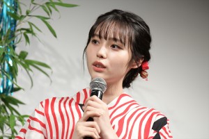 映画『星空のむこうの国』七夕直前完成披露試写会舞台あいさつイベントに登壇した秋田汐梨