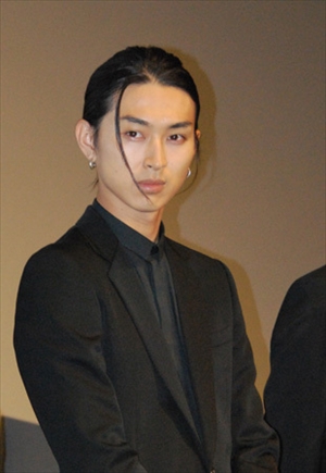 主演の松田翔太