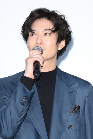 映画『ドライブ・マイ・カー』初日舞台あいさつに登壇した岡田将生