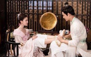 『花の都に虎(とら)われて~The Romance of Tiger and Rose~』Blu‐ray&DVD SET1 発売中/Blu‐ray&DVD SET2 12月3日(金)発売 ※DVD同時レンタル
