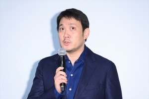 映画『ドライブ・マイ・カー』初日舞台あいさつに登壇した濱口竜介監督