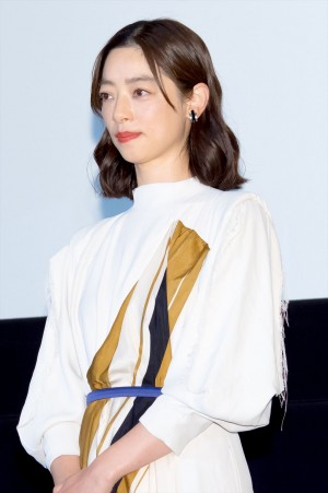 映画『ずっと独身でいるつもり?』公開記念舞台あいさつに出席した市川実和子