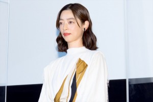 映画『ずっと独身でいるつもり?』公開記念舞台あいさつに出席した市川実和子