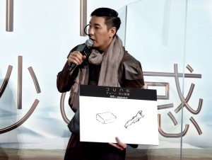 映画『DUNE/デューン 砂の惑星』ジャパンプレミアに登場した長田庄平(チョコレートプラネット)