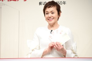 「2022年用お年玉付年賀はがき 販売開始セレモニー」に登場した大竹しのぶ