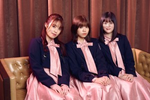 (左から)櫻坂46・齋藤冬優花、武元唯衣、幸阪茉里乃