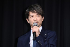 映画『聖地X』完成披露舞台あいさつに登場した緒形直人