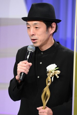 「東京ドラマアウォード 2021」授賞式に登場した宮藤官九郎