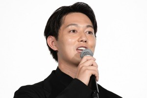 映画『アイの歌声を聴かせて』公開初日舞台あいさつに登場した工藤阿須加