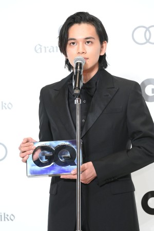 GQ MEN OF THE YEAR 2021 フォトコールに登場した北村匠海