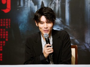 映画『牛首村』完成報告会見に登壇した萩原利久