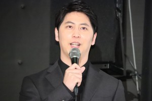 映画『ちょっと思い出しただけ』公開記念舞台あいさつに登壇した屋敷裕政(ニューヨーク)