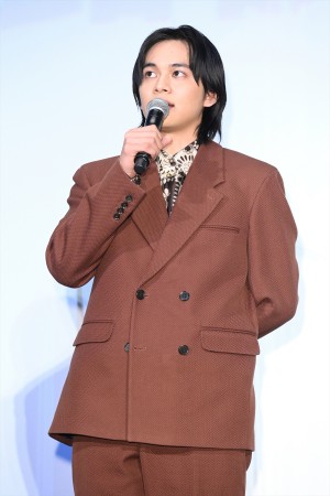 北村匠海、映画『とんび』完成披露舞台あいさつに登場
