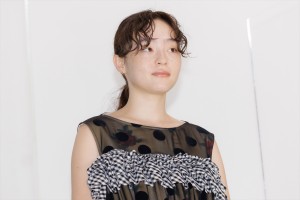 モトーラ世理奈、映画『ハウ』公開記念舞台あいさつに登場