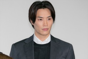 鈴木伸之、『劇場版ラジエーションハウス』完成披露舞台あいさつに登場