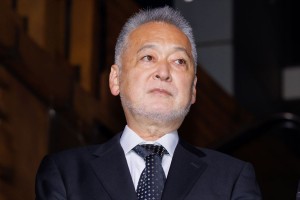 瀬々敬久監督、映画『ラーゲリより愛を込めて』スノーカーペットイベントに登場