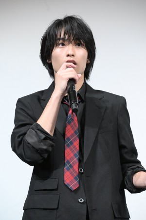 映画『マイスモールランド』完成披露試写会に出席した奥平大兼
