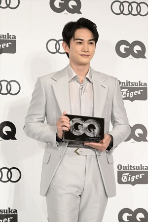 町田啓太、「GQ MEN OF THE YEAR 2022」フォトコールに登場