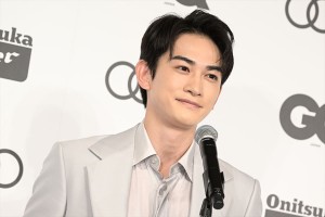 町田啓太、「GQ MEN OF THE YEAR 2022」フォトコールに登場