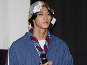 映画『暴太郎戦隊ドンブラザーズ THE MOVIE 新・初恋ヒーロー』公開記念舞台あいさつに登壇した別府由来