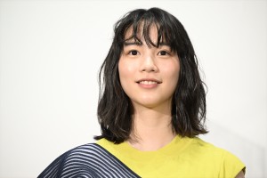 のん、映画『さかなのこ』公開記念舞台あいさつに登場